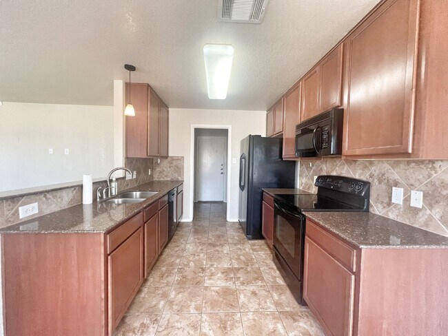 Building Photo - Prime Avery Park Location – Easy Access to...