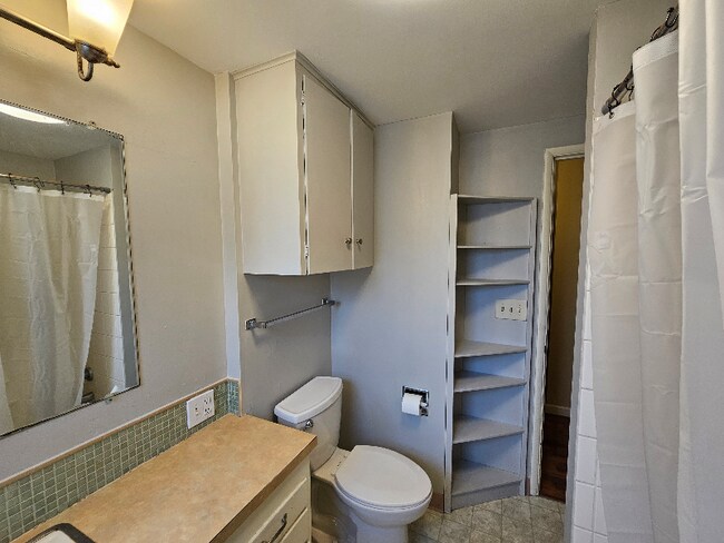 Building Photo - 517 NE 8th St