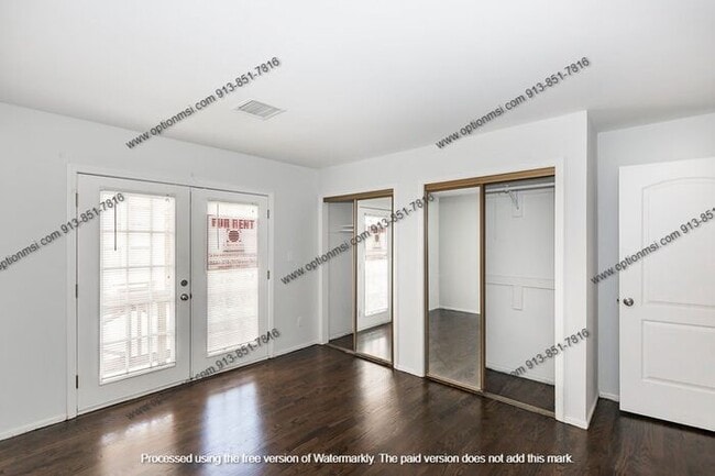 Building Photo - Fantastic Plaza location!!