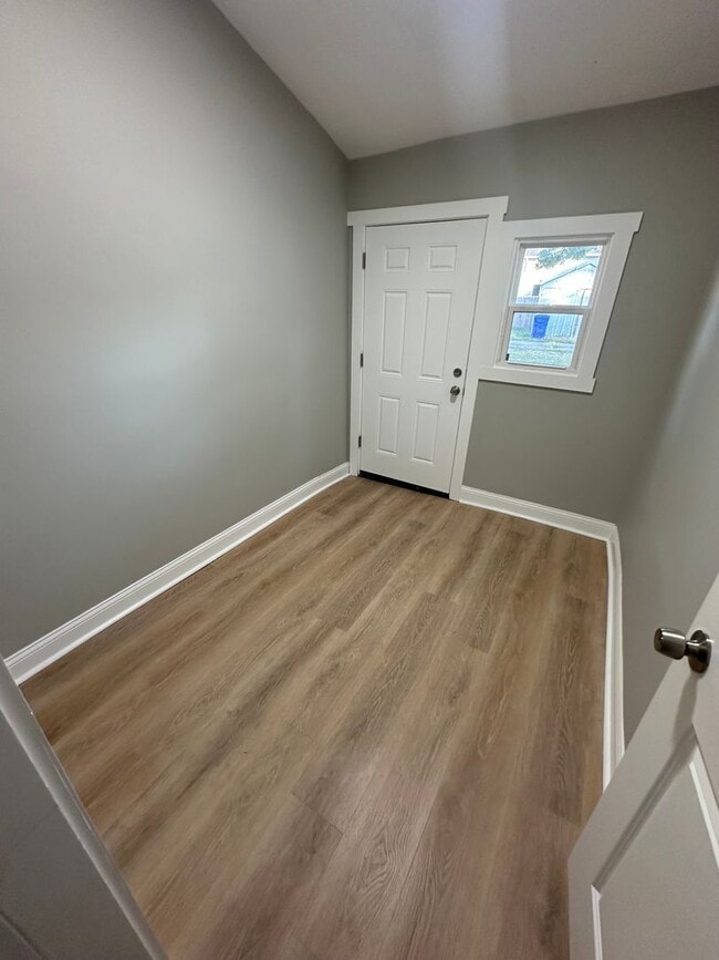 Building Photo - BEAUTIFUL RENOVATED NEW 4 BEDROOM 2 BATH H...