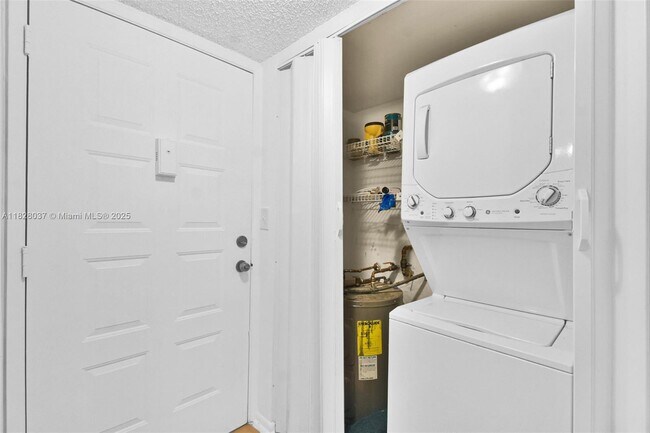 Building Photo - 10501 W Broward Blvd