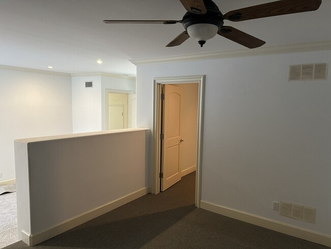 Building Photo - 8120 Billowvista Dr