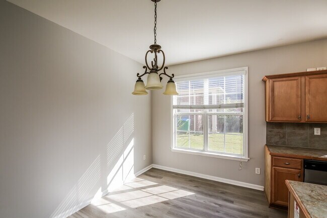 Building Photo - 4902 Shadow Cove