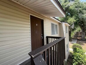 Building Photo - 1411 Lazy Brook