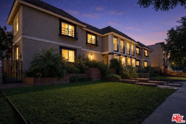 Building Photo - 420 Riverdale Dr