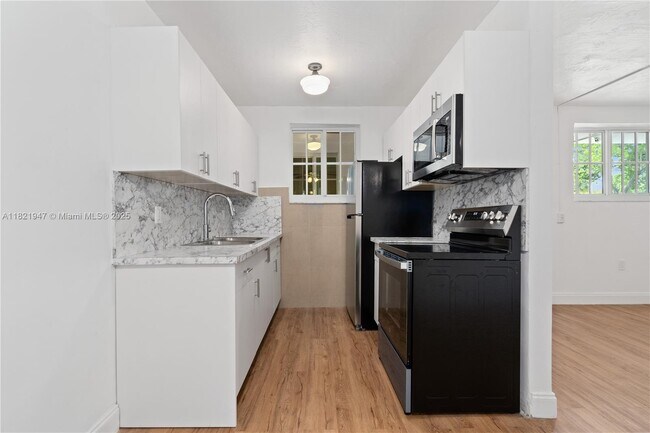 Building Photo - 160 NE 55th St