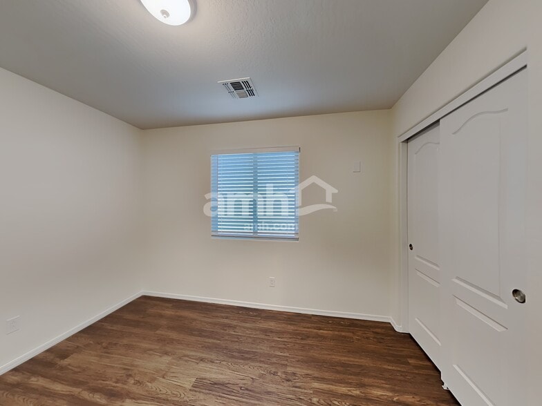 Building Photo - 3806 S 186th Dr