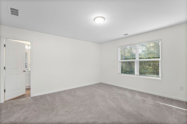 Building Photo - ***MOVE IN SPECIAL -$500 OF FIRST 2 MONTHS RENT WITH A JANUARY 31ST OR SOONER MOVE IN DATE***Welc...