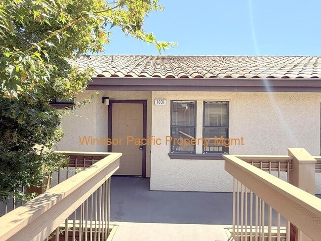 Building Photo - REDUCED ! BRIGHT TOP FLOOR 2 BEDROOM CONDO...