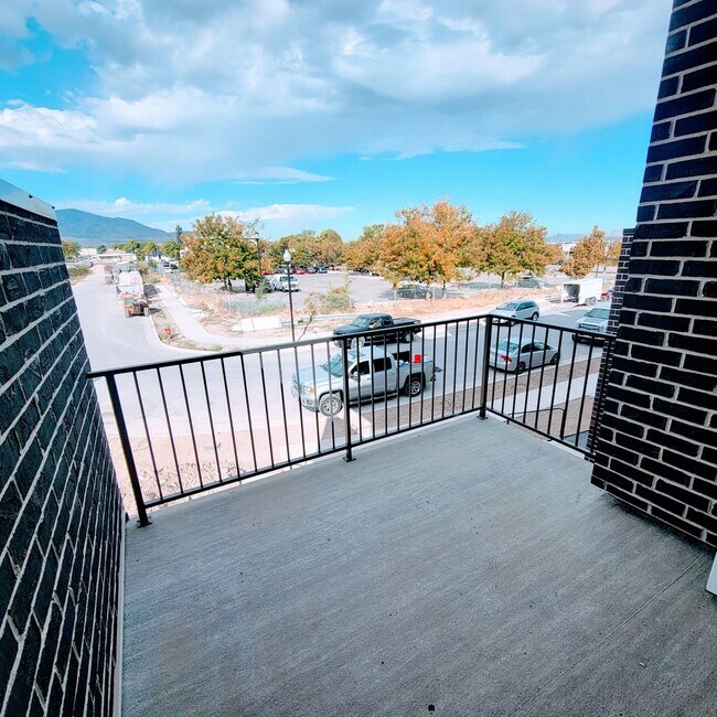 Building Photo - Phenomenal GORGEOUS HOME!!