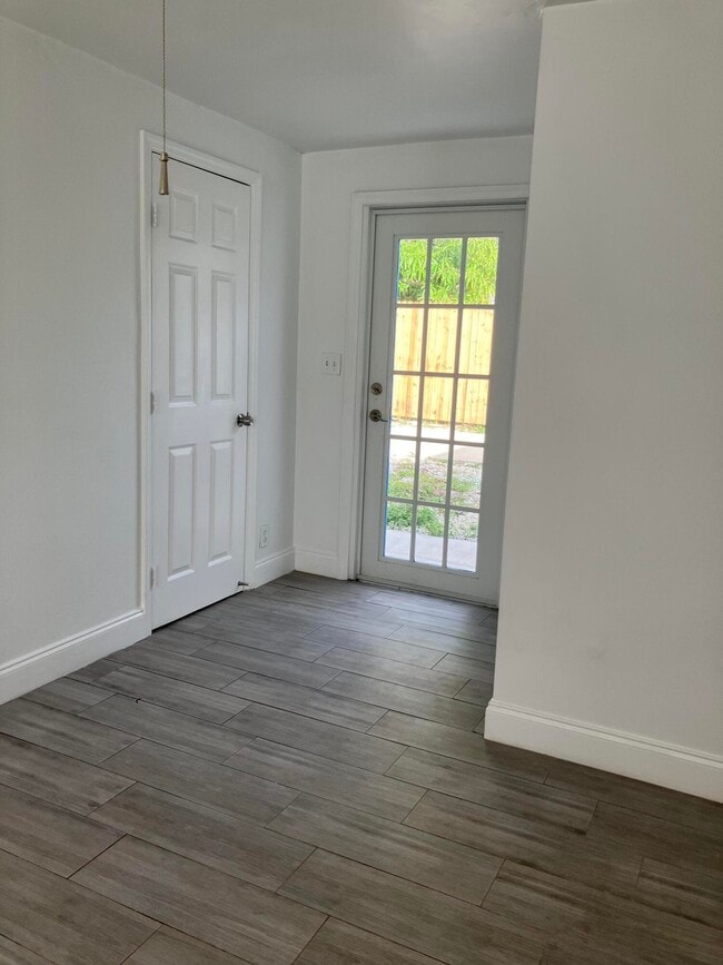 Building Photo - 949 30th St