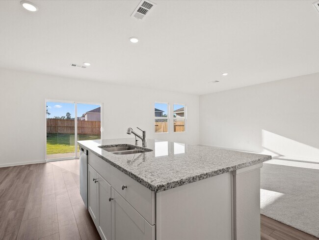 Building Photo - 608 Craven St