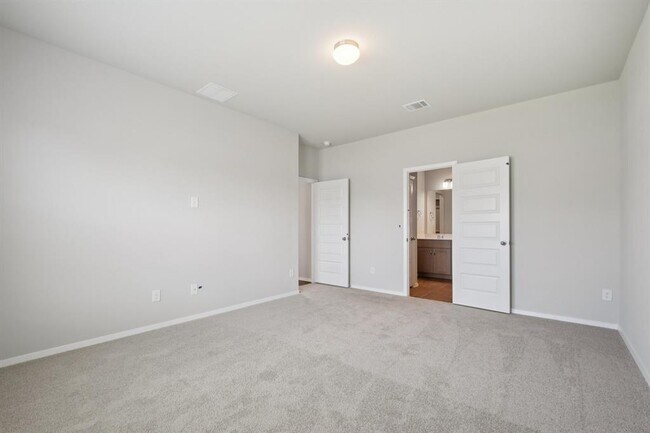 Building Photo - 125 Honeybee Ln