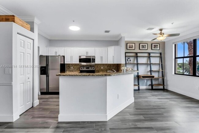 Building Photo - 4600 SW 160th Ave