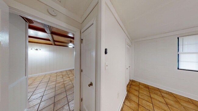 Building Photo - Cute & Cozy 1 Bedroom Apt - Water INCLUDED...