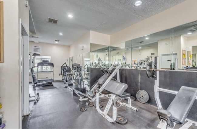 Building Photo - 1225 Wyndham Ct