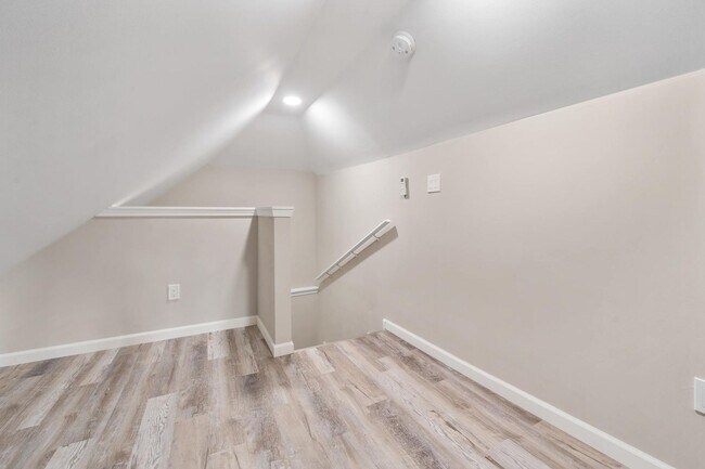 Building Photo - 741 Sullivant Ave