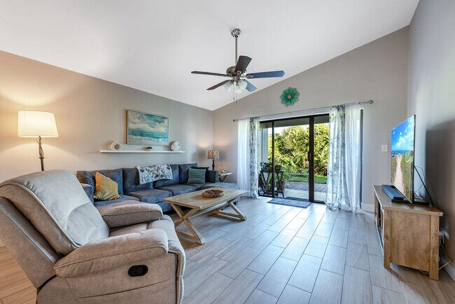 Building Photo - 4143 Palm Forest Dr N