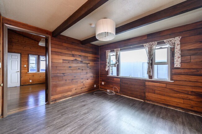 Building Photo - 1070 W Santa Ana Blvd