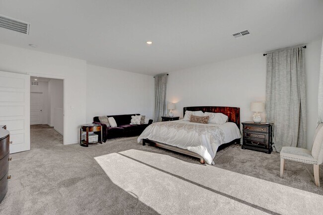Building Photo - Modern Comfort Meets Stunning Mountain Views