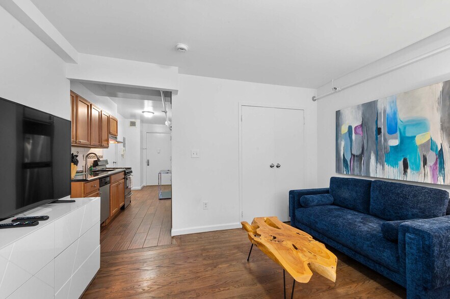 Primary Photo - 140 W 19th St