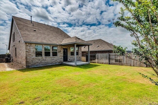 Building Photo - 133 Papaya Dr