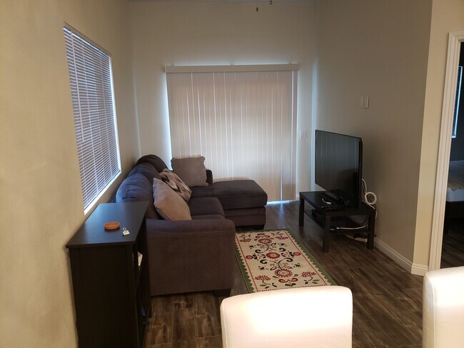 Building Photo - 417 S Jennifer Ln