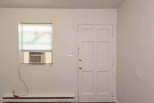 Building Photo - 602 Barton St