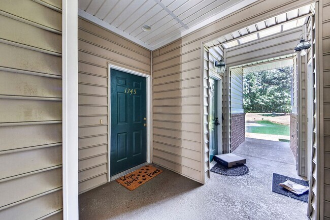 Building Photo - 1745 Wyngate Cir