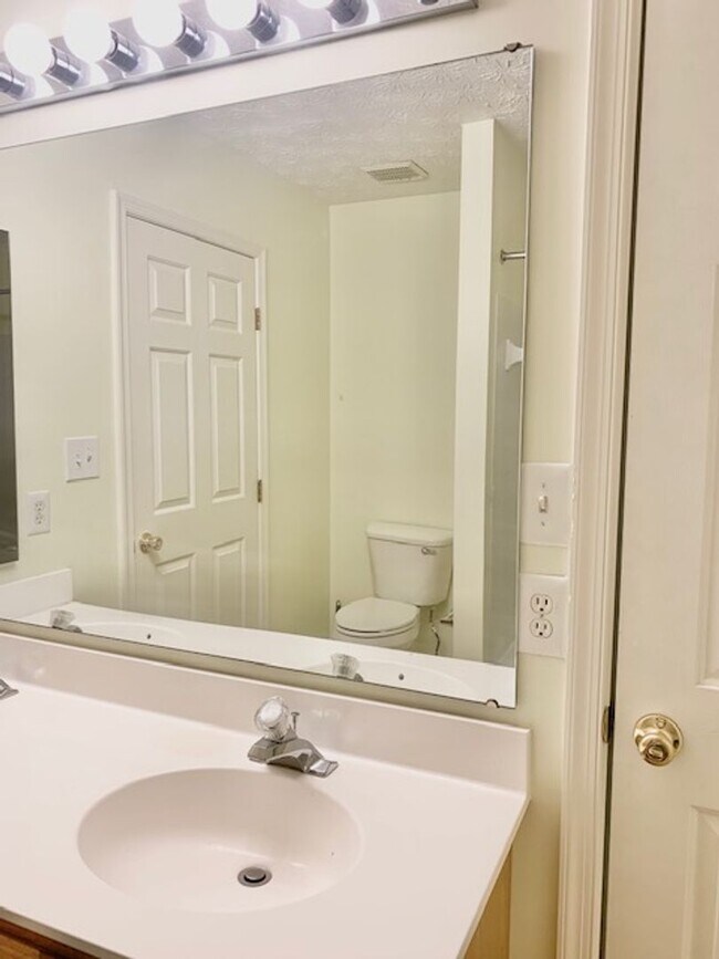 Building Photo - 3207 Water Lily Ct