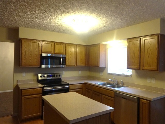 Building Photo - 1124 Waterview Ct