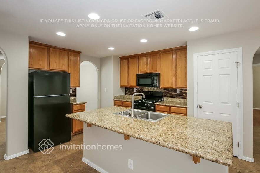 Building Photo - 5349 N Santa Fe Heights St