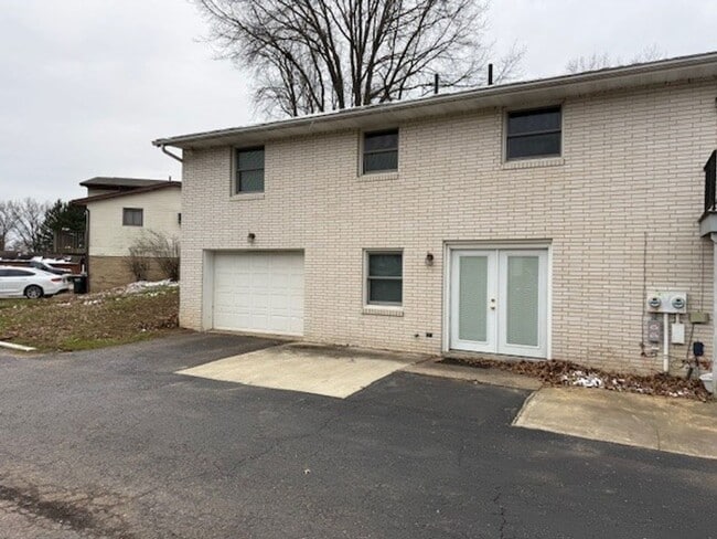 Building Photo - 3 Bedroom Jackson township Duplex