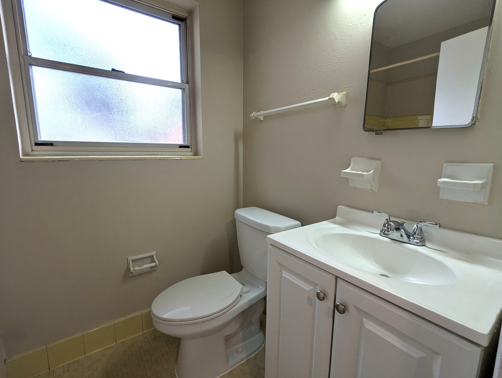 Building Photo - 6522 Bartholf Ave
