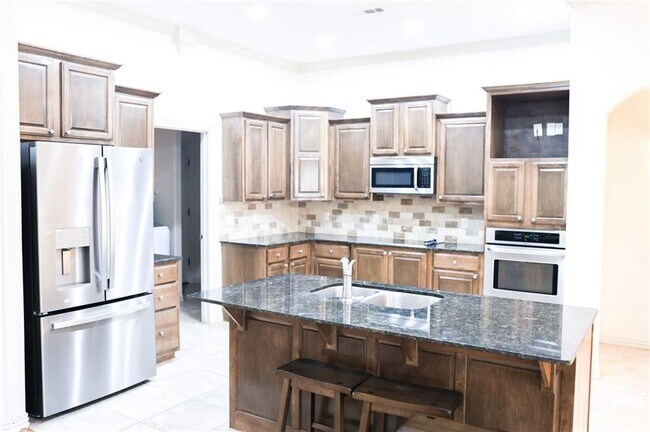 Building Photo - 3800 SW High Point Ave