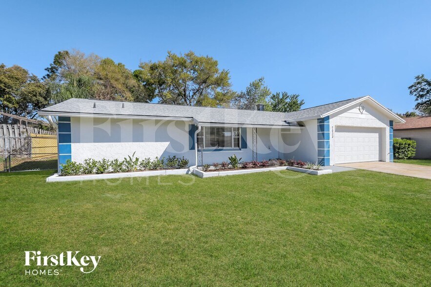 Building Photo - 7033 Crestlake Dr