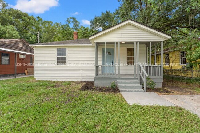 Building Photo - Charming Newly Renovated 2-Bedroom Home Ne...