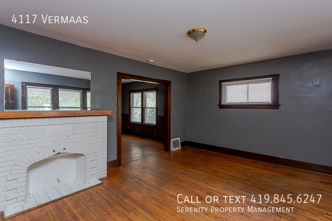 Building Photo - Charming Two Bedroom Upper Unit Duplex For...