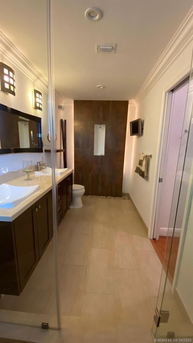 Building Photo - 13111 S Calusa Club Dr