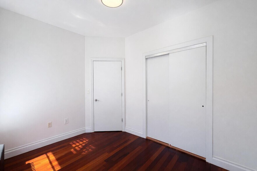 Building Photo - 605 W 137th St