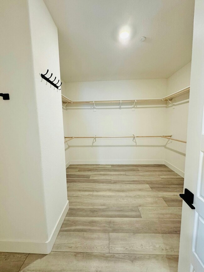 Building Photo - 5445 Guenoc Valley Ln