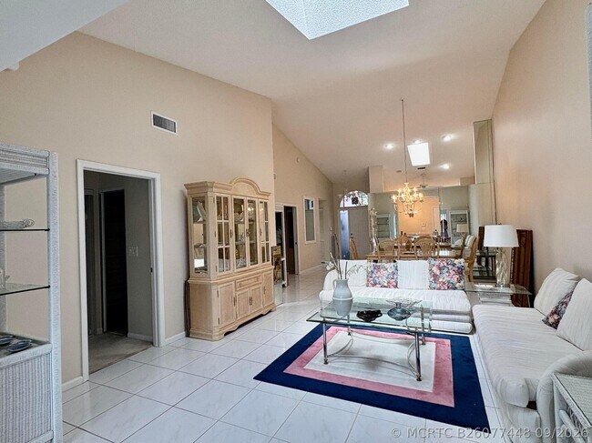 Building Photo - 7702 Majestic Palm Dr