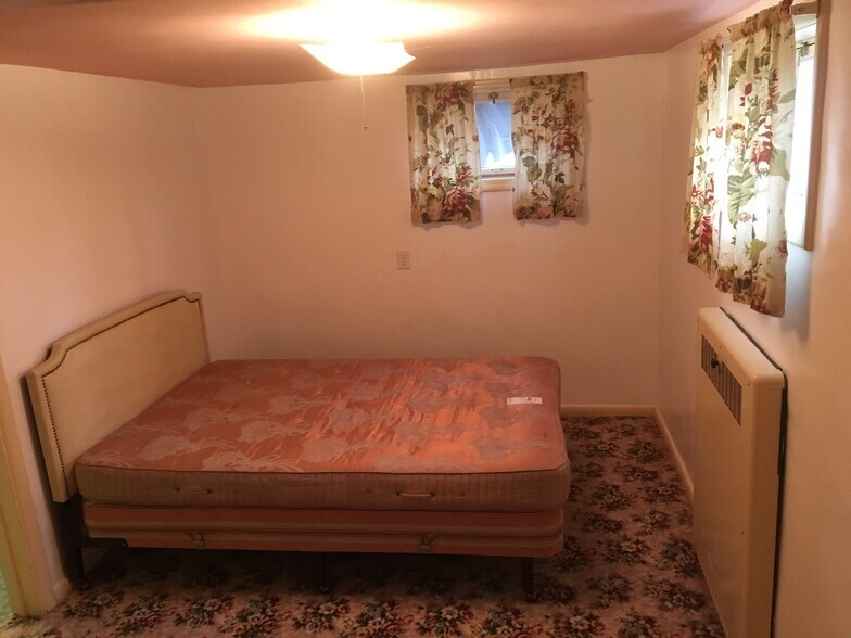 BEDROOM - 956 N 9th St