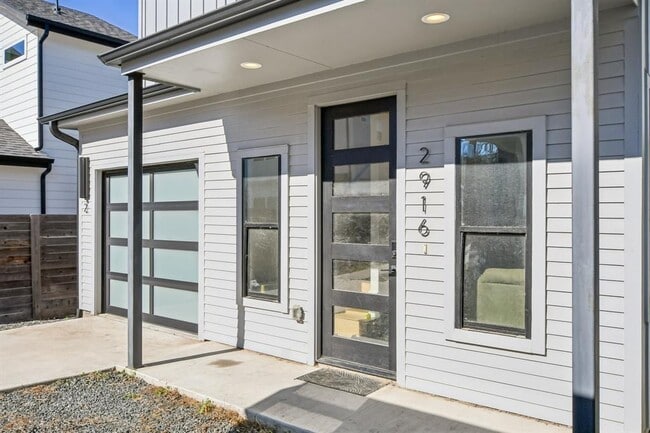 Building Photo - 2916 E 13th St