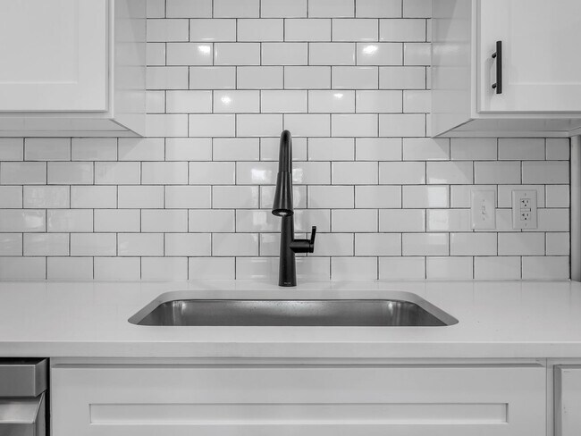 Building Photo - Charming 3 Bedroom Home in Spartanburg – Modern Upgrades & Stylish Finishes