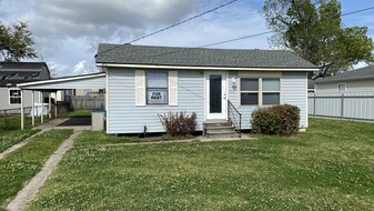 Building Photo - 912 Eighth St