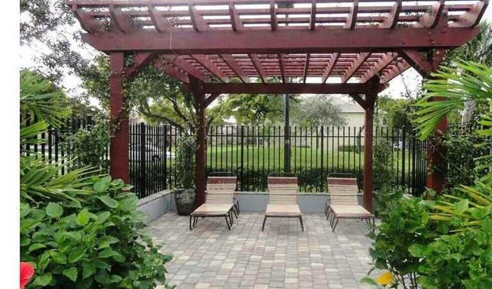 Building Photo - 640 Cypress Club Way