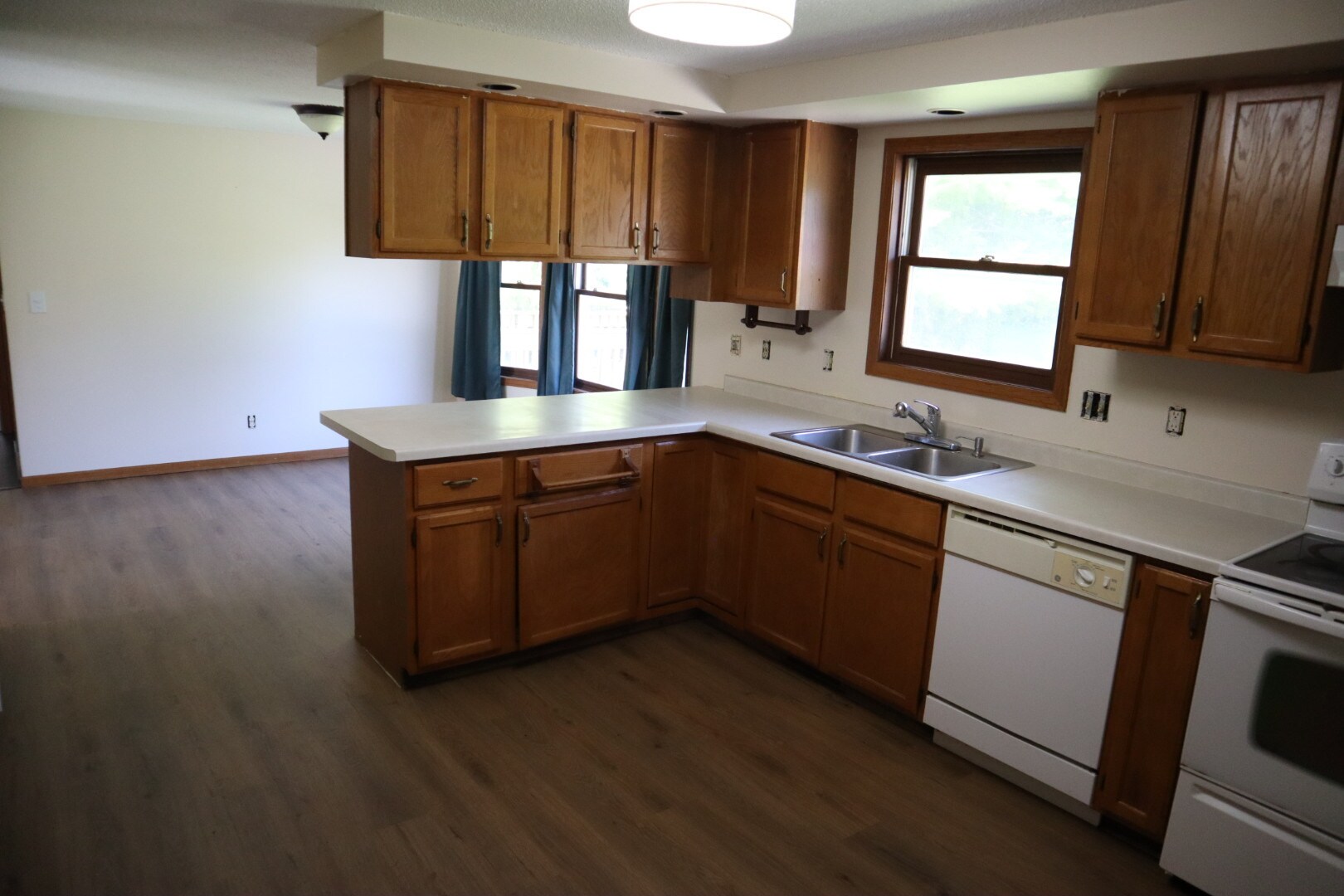 Building Photo - 108 E Davis St