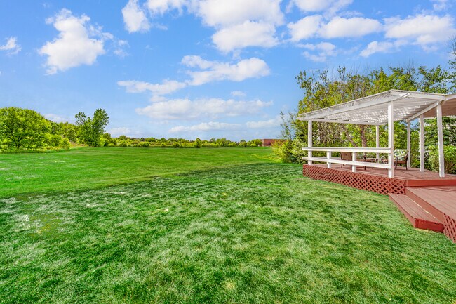 Building Photo - 1044 Oakhill Dr