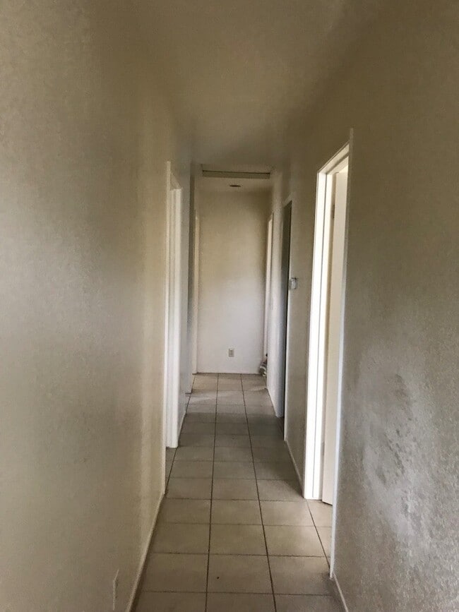 Building Photo - 850 Camino Lindo